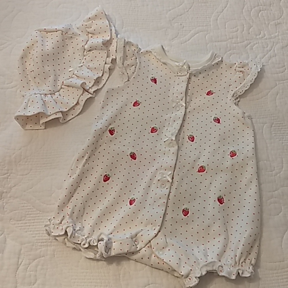 🚫sold🚫9m Girl Strawberry Romper & Hat set🍓